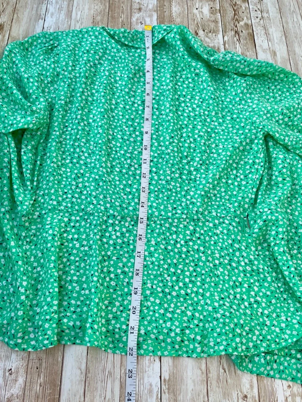 Green Floral Wrap Top Cottagecore Prairie Trad Wife Blouse Ruffle Trim Small GUC